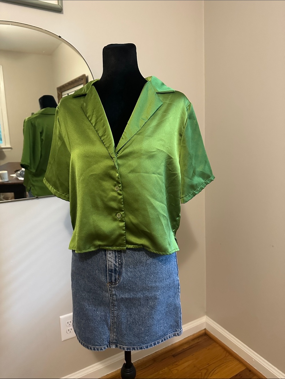 Glamorous Olive Short-Sleeve Button Crop Blouse